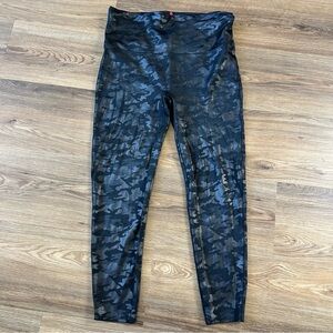 Spanx Faux Leather Camo Leggings Black Gray Athleisure Shaping Women Plus 3X 27”